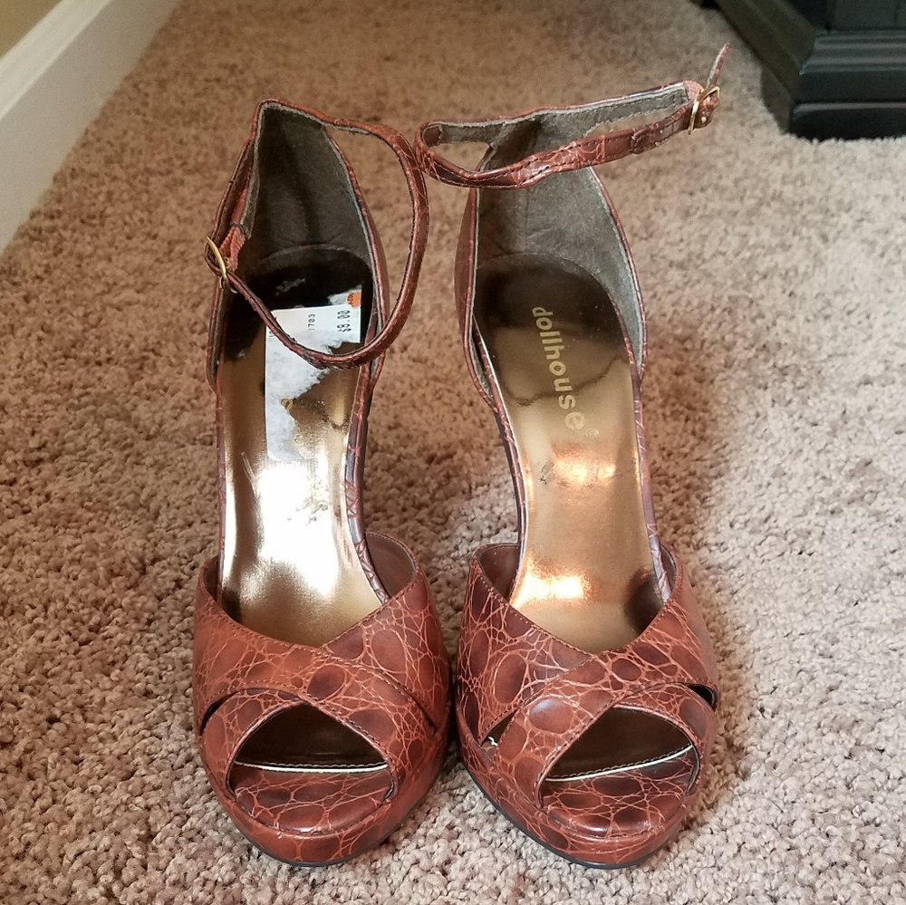 High heeled sandals size 7